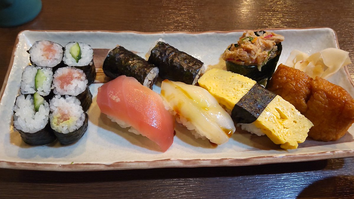 f_jry's tweet photo. 寿司と肉 https://t.co/cVV7niN6k2