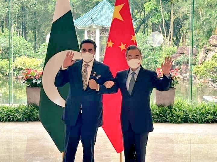 Chairman & 🇵🇰 Pakistan's Foreign Minister Bilawal Bhutto Zardari with State Councilor & 🇨🇳 Chinese Foreign Minister Wang Yi.

#PakChinaFriendship 🇵🇰🇨🇳