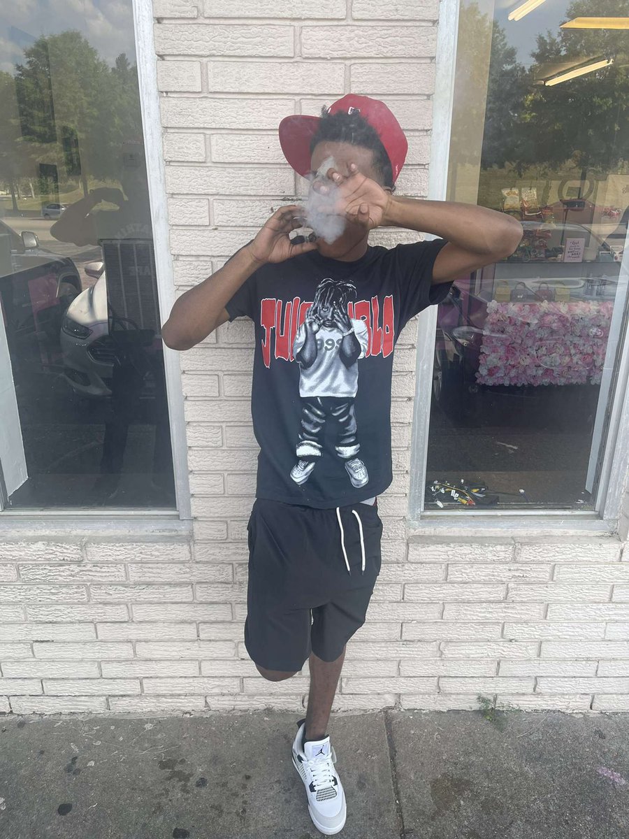 3lettermurda's tweet photo. 2 legit 2 quit β οΈ
#FREEPEEZY https://t.co/MzAYHdpiYD