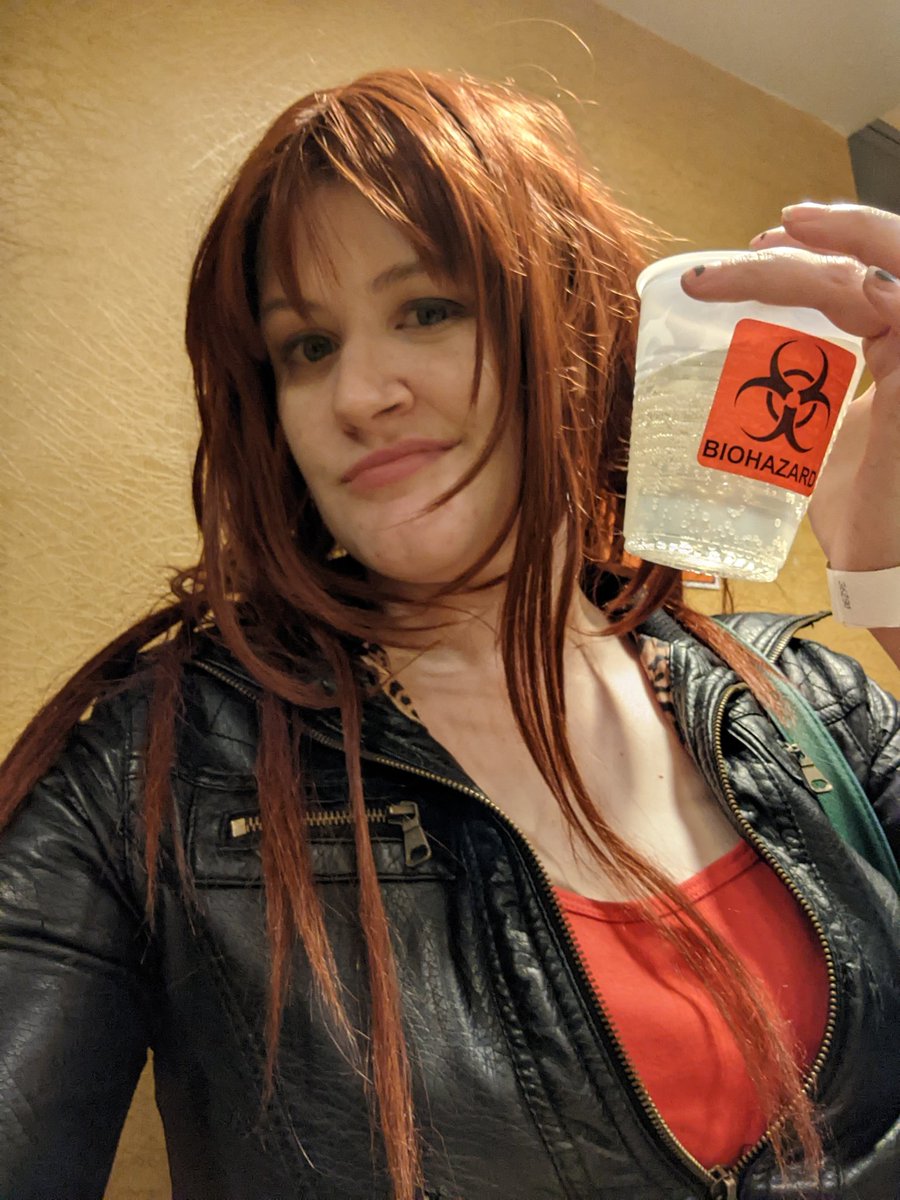 thentheresanne's tweet image. Fauxlivia is in this universe to deal with biohazards, work her devious vagenda... And maybe stock up on coffee too

#Fringe #crypticon