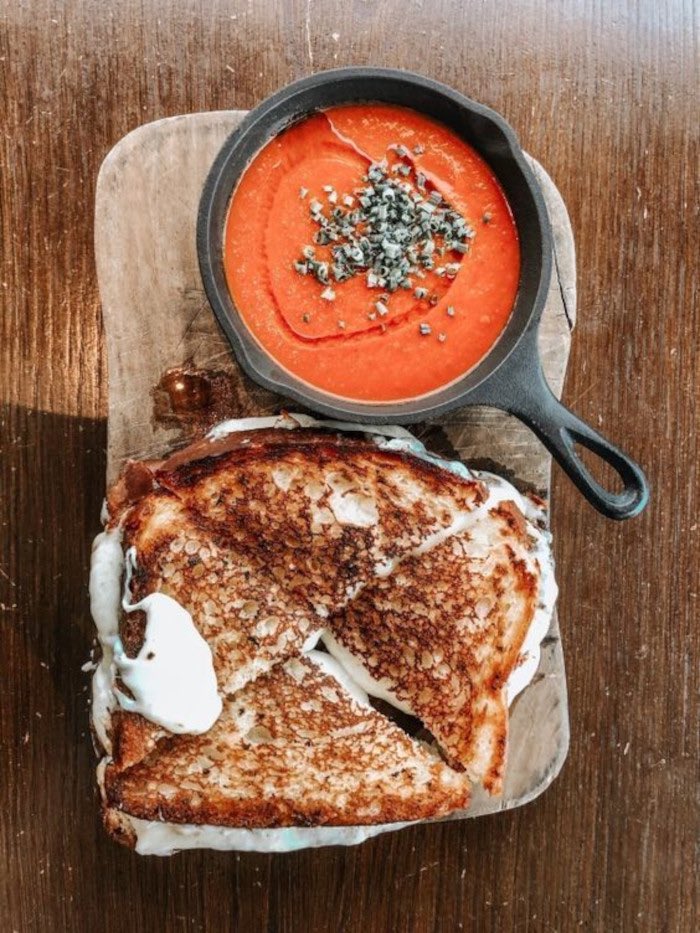 After a long day at #VeeCon, a grilled 🧀 🥪 sounds mighty 😋! #JoinTheHerd 

#Foodie #NFT #NFTCommmunity #veecon2022