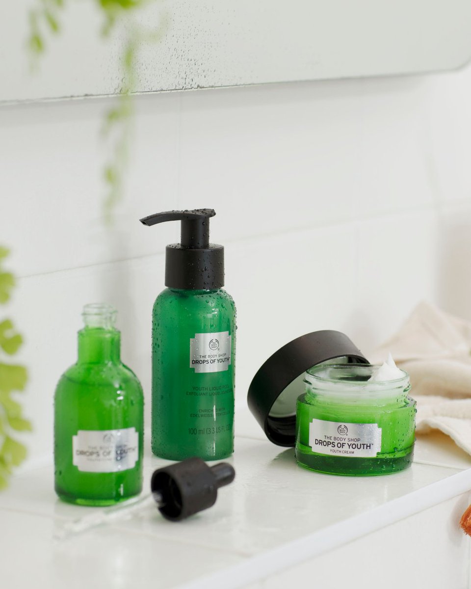 TheBodyShopIND's tweet image. Discover the power of our #DropsofYouth range, enriched with #Edelweiss stem cells. Get Smooth &amp;amp; #suppleskin that feels younger, fresher &amp;amp; healthy.​

Shop now, available at up to 50% lesser price: In-store, bit.ly/TBS-FB

#TBSInd #VeganSkincare #FallingForYou #MustHaves