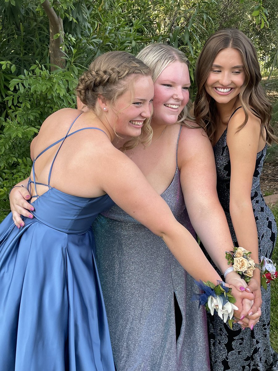 SM_Kim_8975's tweet photo. Senior prom 2022! My girl looks stunning! #8975Proud #HDMom https://t.co/ju51ZCu7Eg