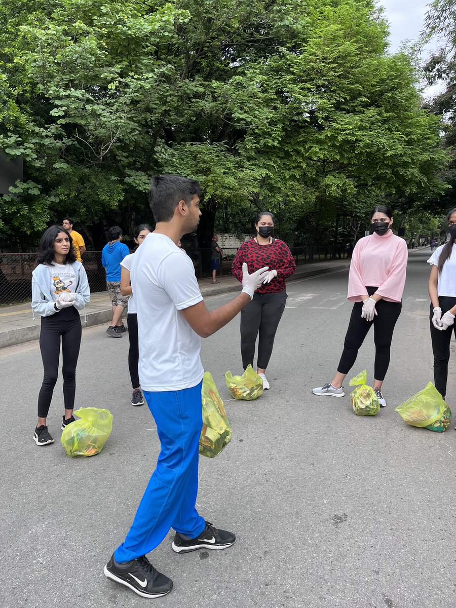 dhruv_jatti's tweet photo. 6am on Sunday morning , #Plogging across Cubbon Park in #Bengaluru with folks from @blrstucom_  . 

A fitness + community service activity, inspired from Sweden. 

More runs coming soon! https://t.co/qkylkT88qr