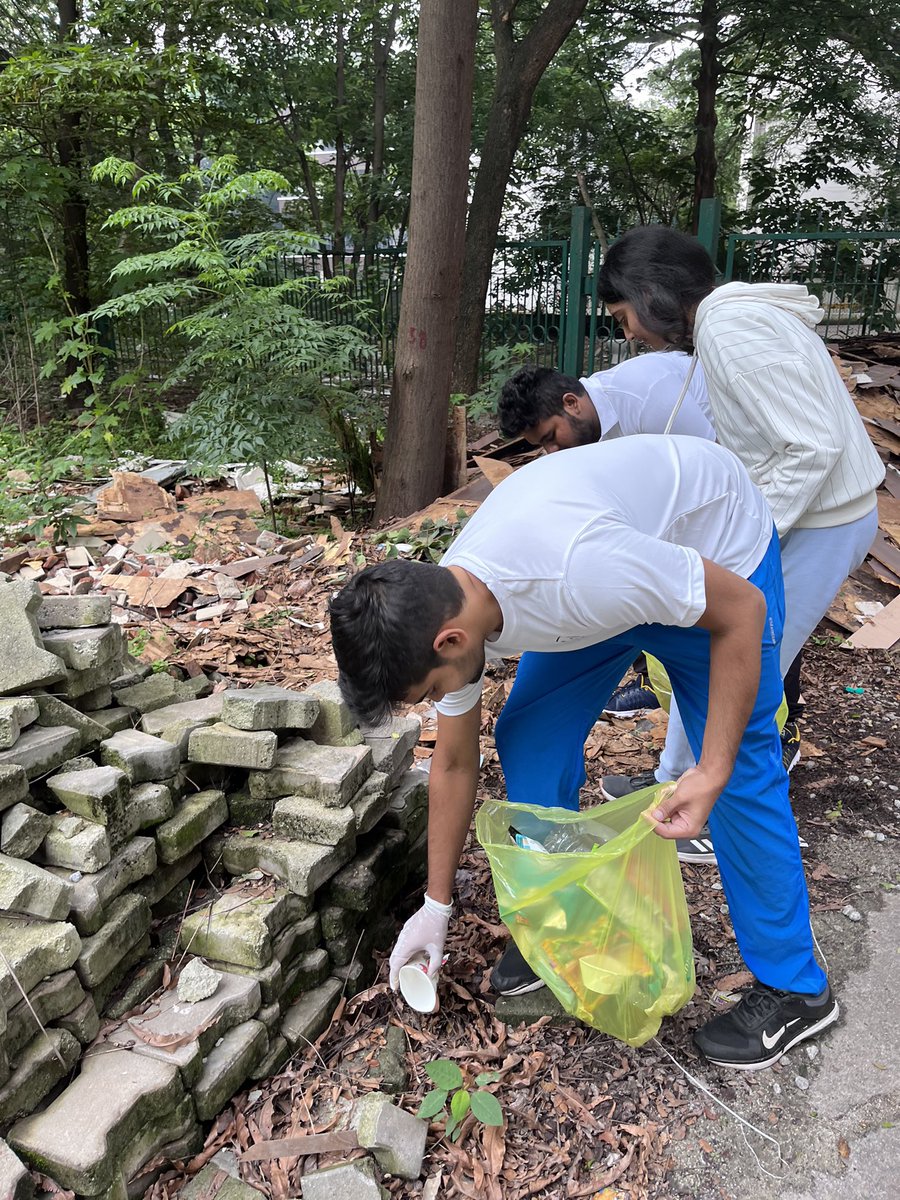 dhruv_jatti's tweet photo. 6am on Sunday morning , #Plogging across Cubbon Park in #Bengaluru with folks from @blrstucom_  . 

A fitness + community service activity, inspired from Sweden. 

More runs coming soon! https://t.co/qkylkT88qr