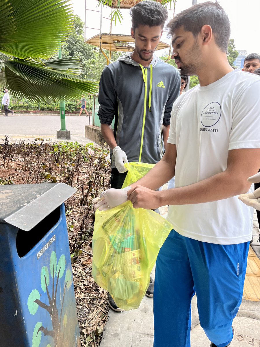dhruv_jatti's tweet photo. 6am on Sunday morning , #Plogging across Cubbon Park in #Bengaluru with folks from @blrstucom_  . 

A fitness + community service activity, inspired from Sweden. 

More runs coming soon! https://t.co/qkylkT88qr