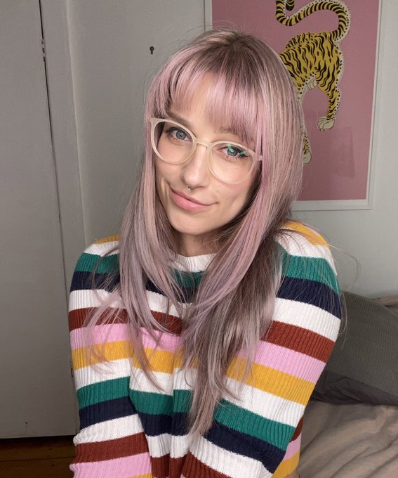 Logging on to twitch to play some animal crossing in 10mins 💕 https://t.co/YvoMCZk8tg