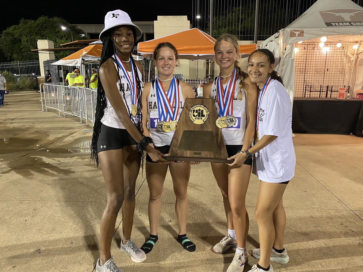 jroewe's tweet image. Beasts on the track and always beauties! ❤️ our Haskell Senior track Maidens!