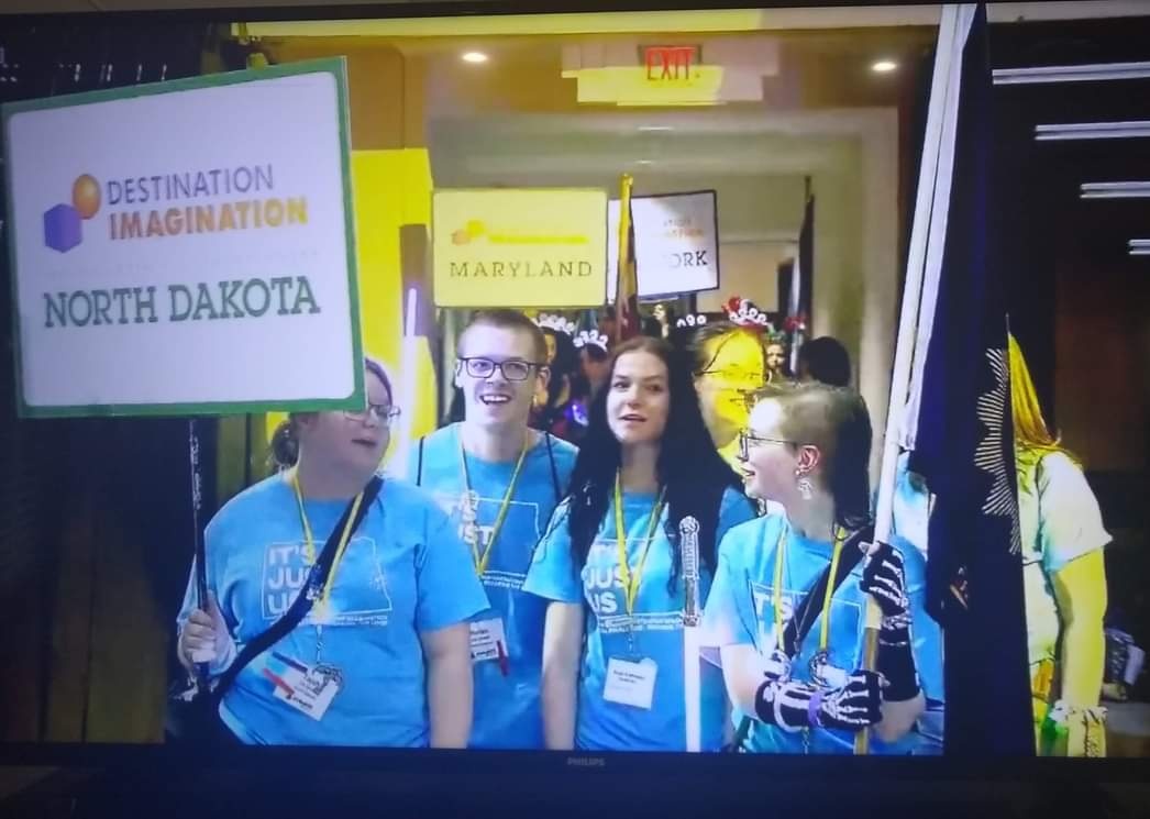 NorthernCassDI's tweet image. 2022 and the Parade of Teams. #globals22 #breakingtheloop @CreateND @NCSD97