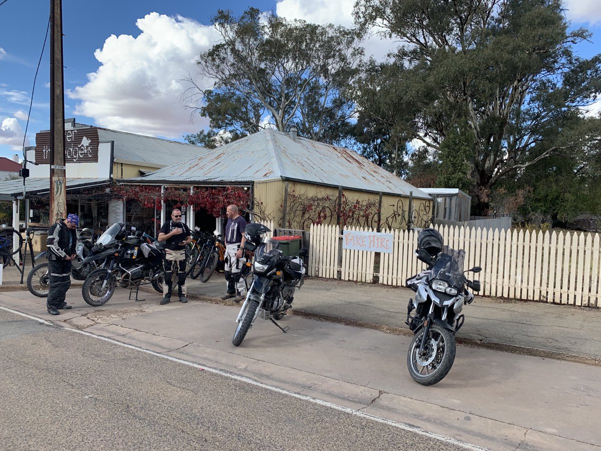 simoncradock's tweet photo. ⁦@GSARally⁩ #teamphoto #caferacerclub #riverrats https://t.co/oFGWgVnU4D