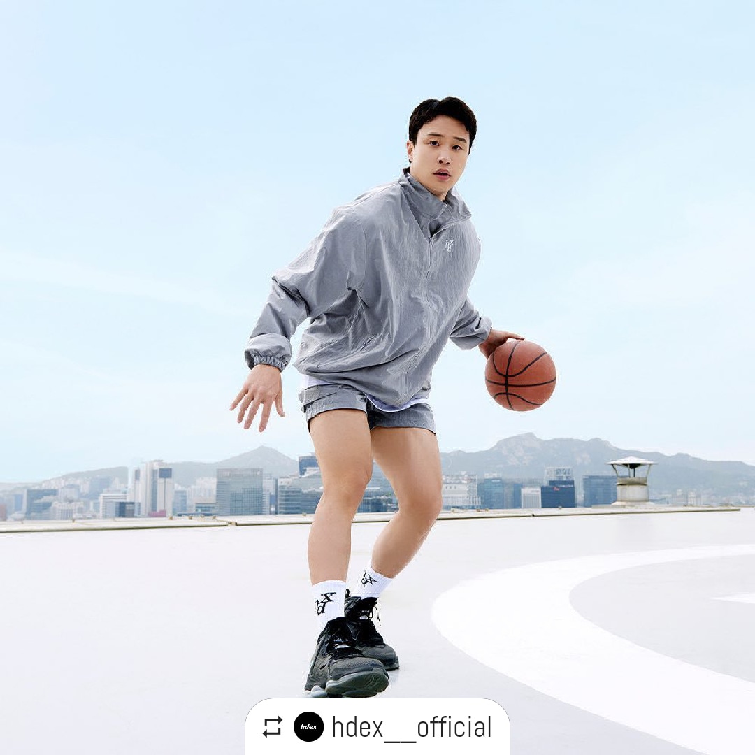 loveung93's tweet photo. D-1
[에이치덱스 X 허웅]

세상 단 하나뿐인 에디션 🏀
5월 23일 월요일 오후 6시
다양한 이벤트 &amp; 역.대.급 한정판 에디션이
에이치덱스 공식 홈페이지를 통해 공개 됩니다!

#hdex #에이치덱스 #허웅 #3edition https://t.co/atKhbVxVUh