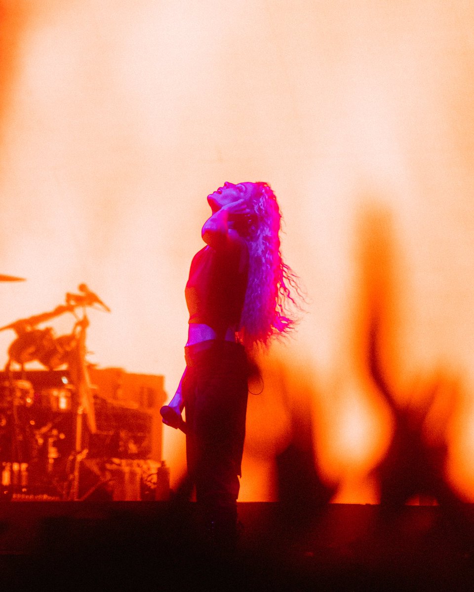 Hangoutfest's tweet photo. I am not a woman, I’m a god 💫 @halsey https://t.co/uRQHD9KqYi