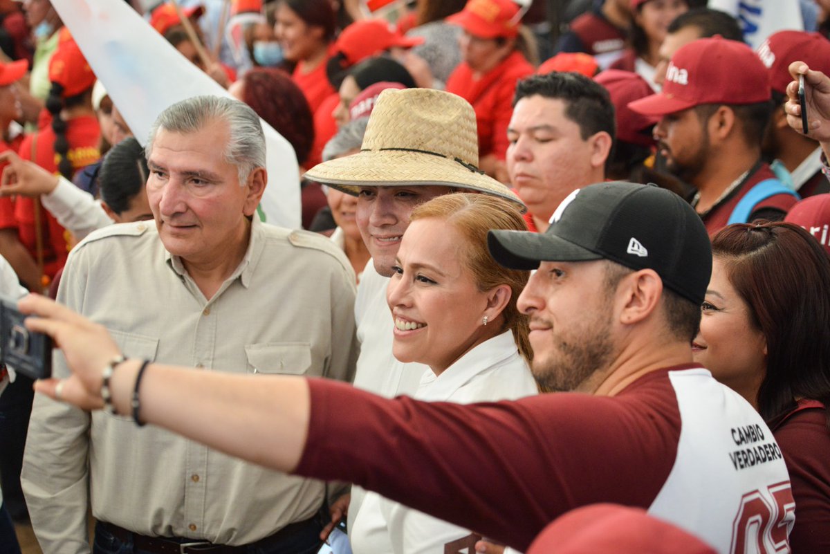 MarinaVitela_'s tweet photo. Gracias @adan_augusto por reconocerme como la próxima Gobernadora de #Durango. Estoy segura de que vamos a trabajar en unidad con el pueblo a partir del 5 de junio para traer la #4T al estado.

#MarinaGobernadora #Morena #JuntosHacemosHistoria https://t.co/PcbbPirPk8