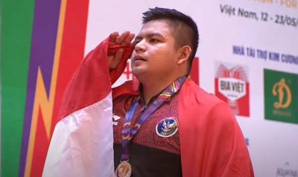 ainurohman's tweet photo. *Serius di angkat besi saat sudah SMA
*Lalui segala hambatan dlm keterbasan, pembelian vitamin, penyembuhan cedera
*Baru dipanggil pelatnas pd 2021
*Thn lalu debut di PON: EMAS! 
*Hari ini, debut di #SEAGames: EMAS!
 
Muhammad Zul Ilmi, lifter bermental tangguh dr Aceh Besar👏 https://t.co/iMrKwgsMoY