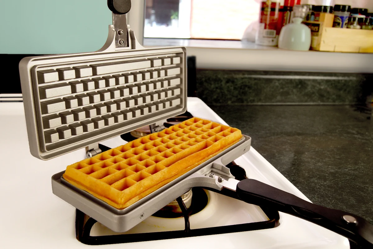キーボード型のワッフルが焼ける型「The Keyboard Waffle Iron」が凄すぎる‼