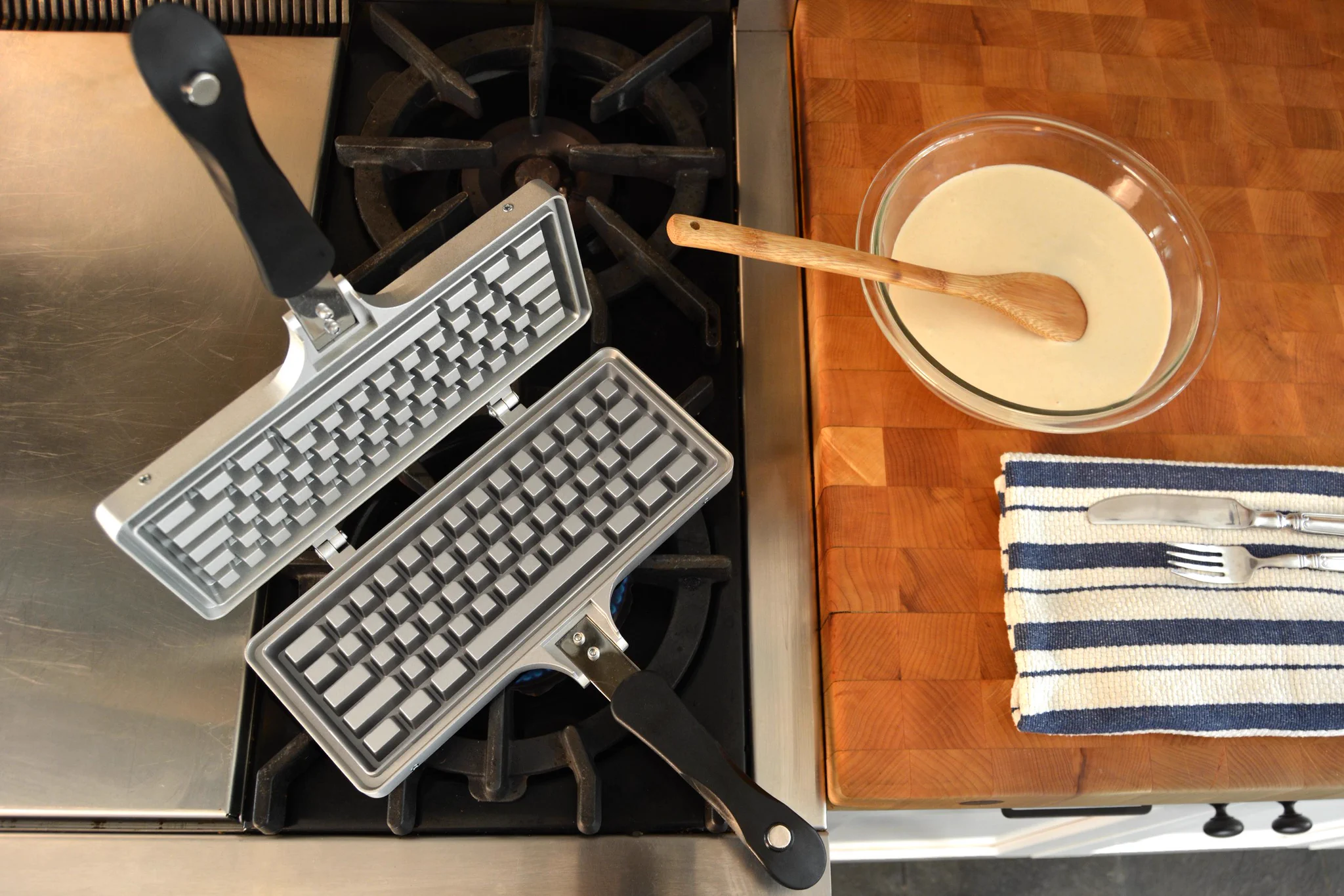 キーボード型のワッフルが焼ける型「The Keyboard Waffle Iron」が凄すぎる‼