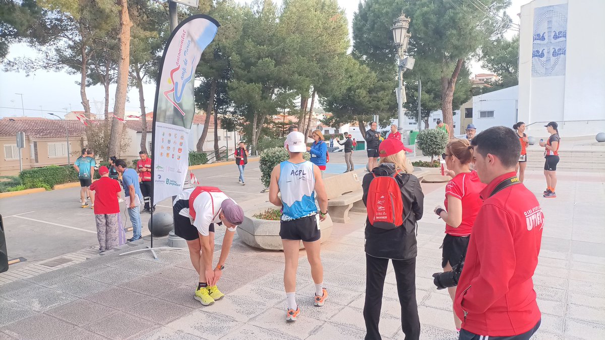 Calentando en la salida de #Loriguilla #XIICAC #campdeturia #fentcomarca #mancomunitatcampdeturia #carreraarbolesycastillos
