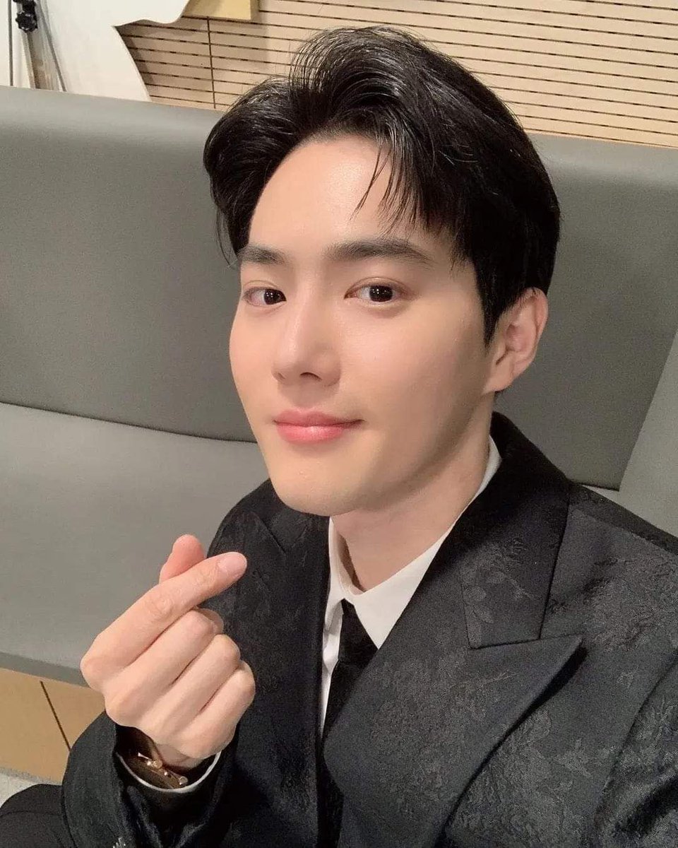 exoaerishi's tweet photo. Happy Happy Birthday to this beautiful gorgeous man 🎂😍🌺 Thank you the love for Aeris. Hope you enjoy your day and stay healthy as always. 🤗 #SUHO #SUHO522DAY #SuhoDay2022 #JUNMYEON https://t.co/Rkx2hvWlrp