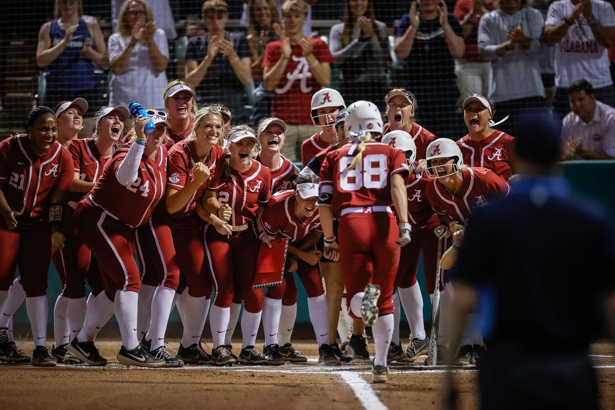 AlabamaSB's tweet photo. RECAP | Alabama Softball Advances to Regional Final with Saturday Win over Chattanooga

📰: https://t.co/wsvGgOJhGs

#Team26 #RollTide https://t.co/Rr1SiO9fR9