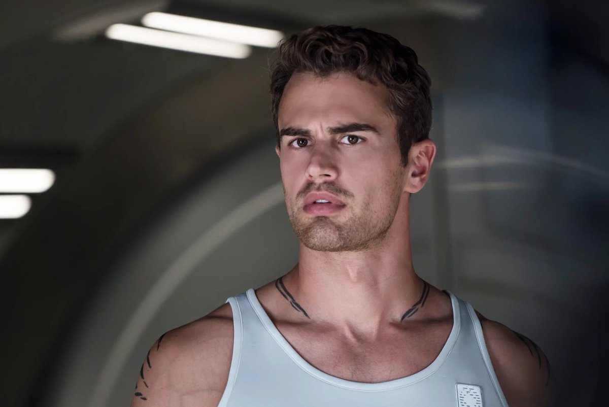 cursedhive's tweet photo. this face carried the divergent movies, don’t u dare ask me about the plot https://t.co/21bfvADCyA