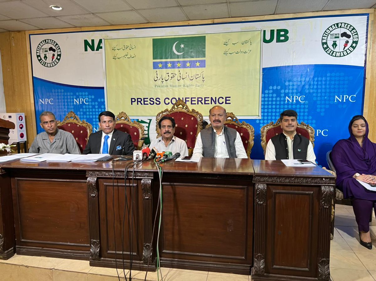 گزشتہ روز نیشنل پریس کلب اسلام آباد میں میں قومی جمہوری اتحاد (نیشنل ڈیموکریٹک الائنس) کا شاندار اجلاس اور پریس کانفرنس کا انعقاد ہوا-

مختلف صوبوں سے 27 رجسٹرڈ سیاسی جماعتوں نے شرکت کی-

شیراز الطاف
چیرمین
 عوامی فلاحی پارٹی 
وایس چیئرمین
 نیشنل ڈیموکریٹک الائنس

03004024495