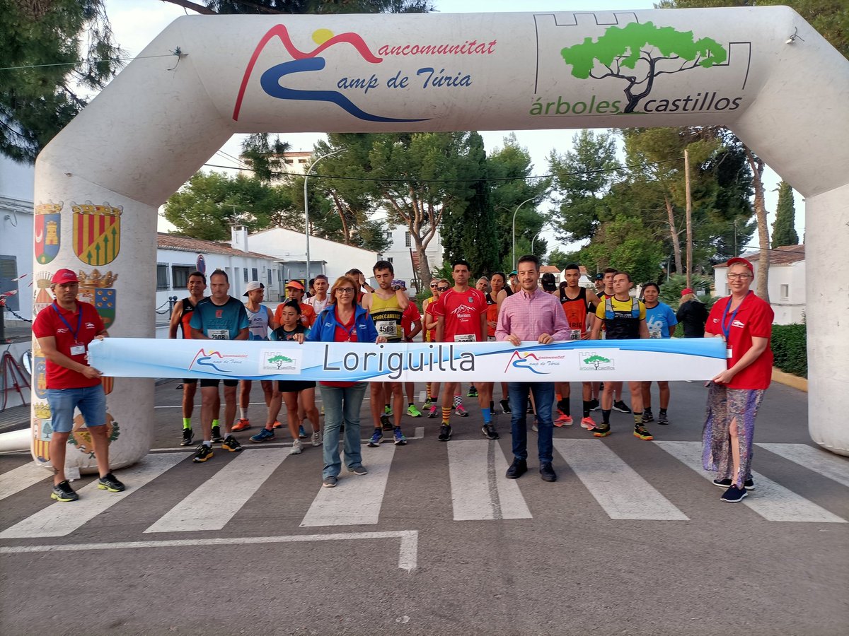 L@s corredores/as ya han empezado la marcha. Primer destino del domingo el castillo de Riba-roja #XIICAC #carreraarbolesycastillos @mancomunitatcampdeturia #fentcomarca <a href="/AytoLoriguilla/">Ayto. Loriguilla</a>