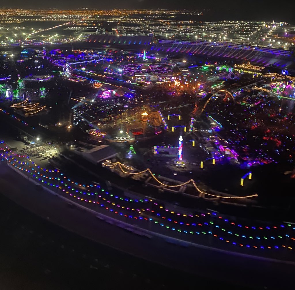 KDCLasVegas's tweet photo. No better way to get to @EDC_LasVegas than via @MaverickHeli! Simply the best. #FlyMaverick #EDCLV2022 https://t.co/G55kPeXG0P