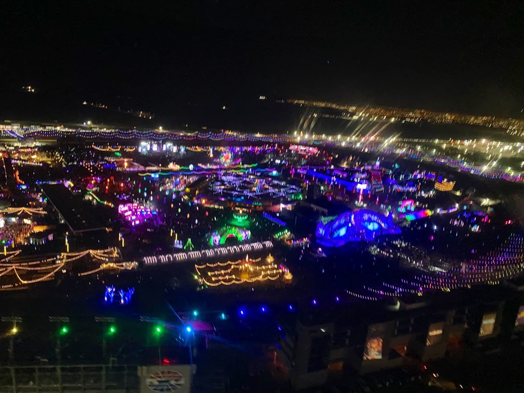 KDCLasVegas's tweet photo. No better way to get to @EDC_LasVegas than via @MaverickHeli! Simply the best. #FlyMaverick #EDCLV2022 https://t.co/G55kPeXG0P