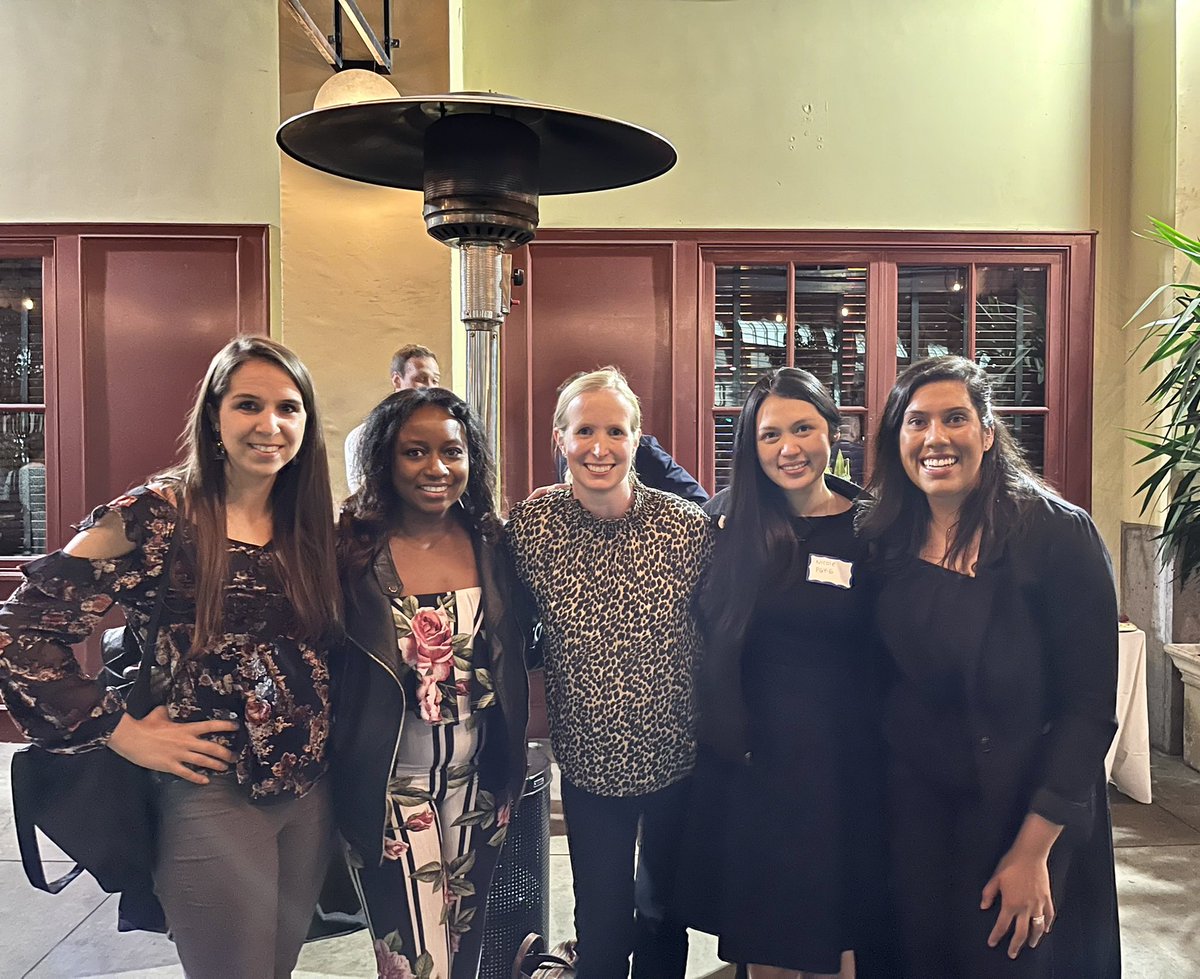 ngjawitz's tweet photo. The best part of #DDW2022: meeting up with old friends. We grow up so fast! #womeninGI @IMResidencyDuke @Duke_GI_ @VUMC_GI @GarbarinoSteph @tdramchal @shakisalvador Filley Howe https://t.co/rYS8wwpghO