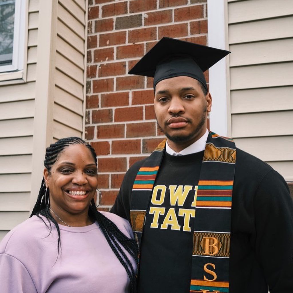 DerrickR_'s tweet photo. I’m making a big deal out of this graduation, but if you had to endure what I did during this process you would understand. I will forever be grateful for my mistakes, my success, my failures, my wins, and my losses. Thank you, I’m out✌🏽 https://t.co/uEXnWAYOPI