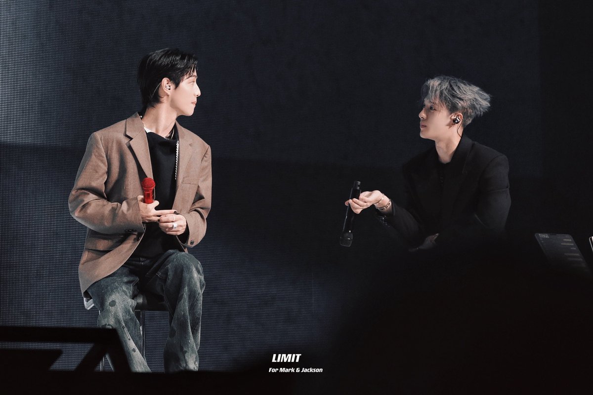 eyesonmarkson's tweet photo. LIMIT FANSITE EVERYBODY!!! QUEEN IS BACK!❤️‍🔥

#GOT7_HomecomingDay1 #GOT7
#GOT7HOMECOMING #JacksonWang #MarkTuan https://t.co/JIg2h21Atm