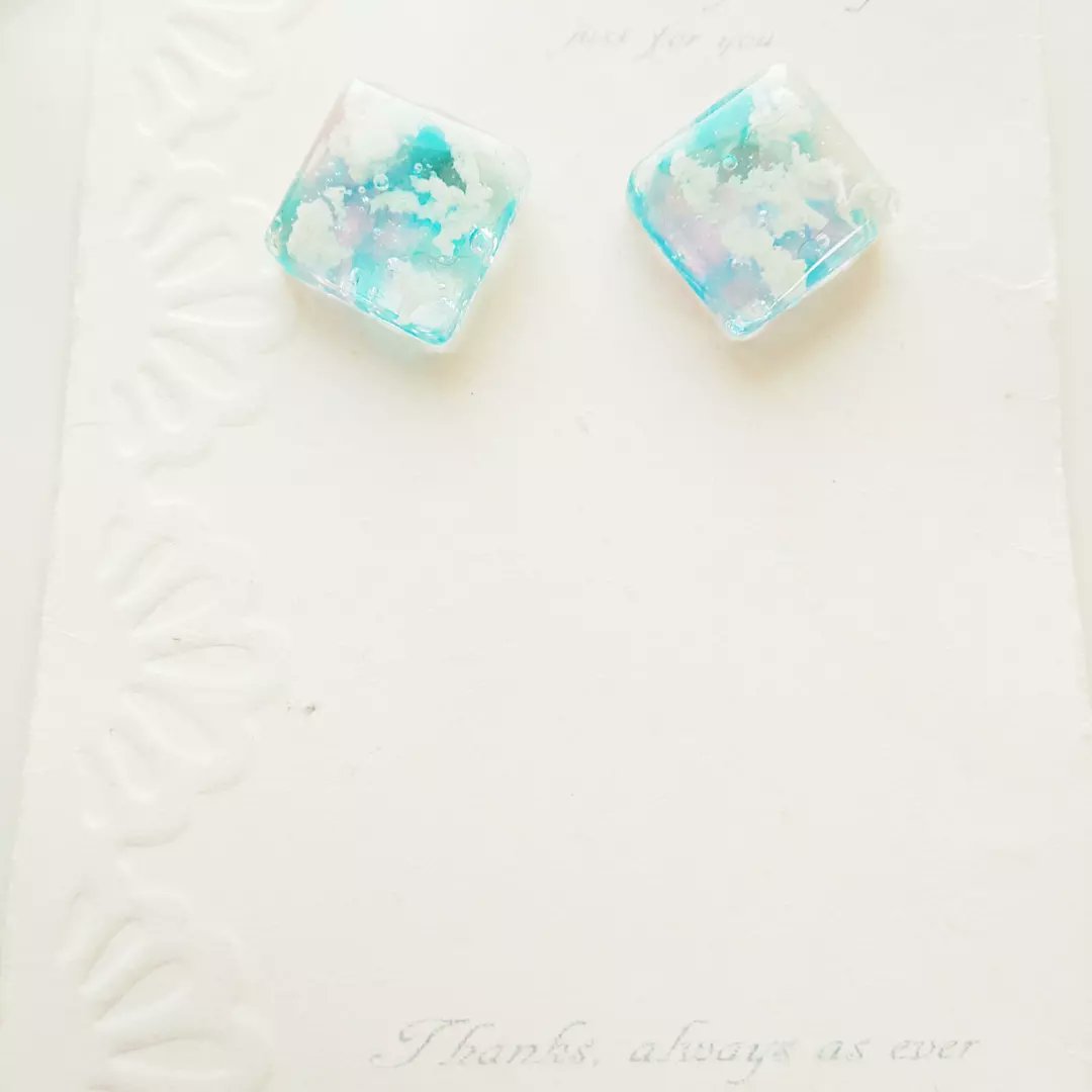 handmade1214's tweet photo. レジン×空ピアス🌥️

レジンで空ピアス、作ってみました✨

#レジンピアス #ハンドメイド好きな方と繋がりたい https://t.co/n4Yk6cmGpK