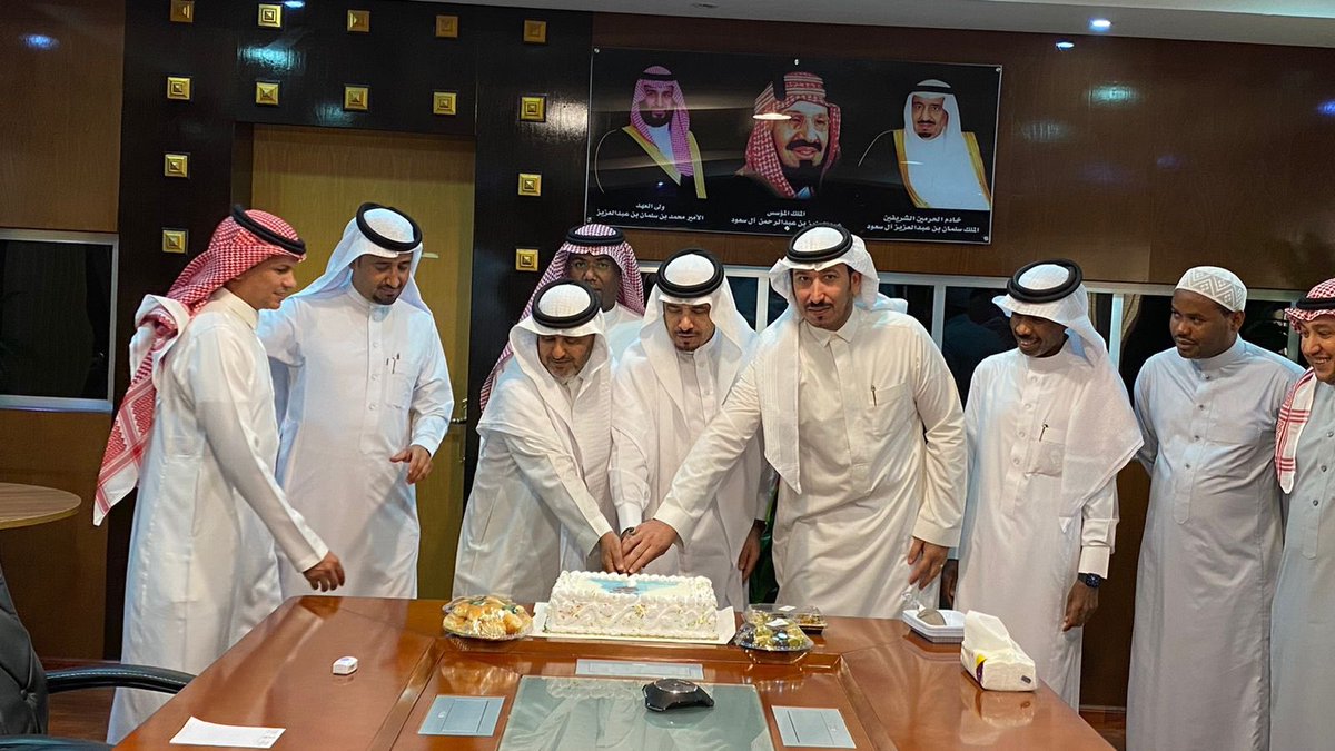 sh140013's tweet photo. جانب من احتفال مكتب مدير التعليم وقسم امانة التعليم بمناسبة تمديد تكليف سعادة مدير التعليم الدكتور علي بن محمد الجالوق فمن الاعماق نقول مبارك ابا محمد تجديد الثقة ووجودك بيننا اخاً وموجهاً وقائداً https://t.co/4aOdwNjT8f
