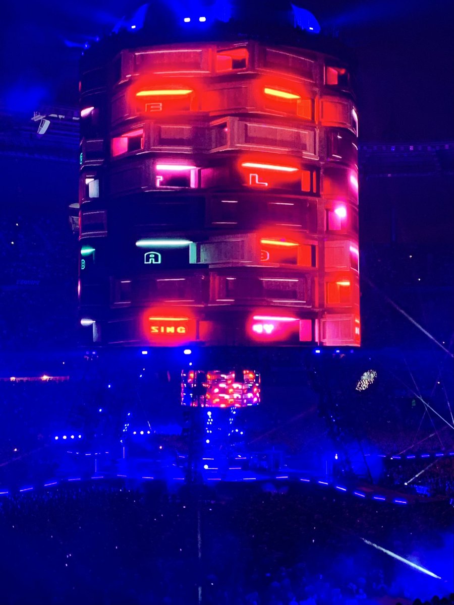 #CentralTour #Indochine <a href="/StadeFrance/">Stade de France</a> Superbe show par <a href="/indochinetwitt/">Indochine</a> #40 #2033