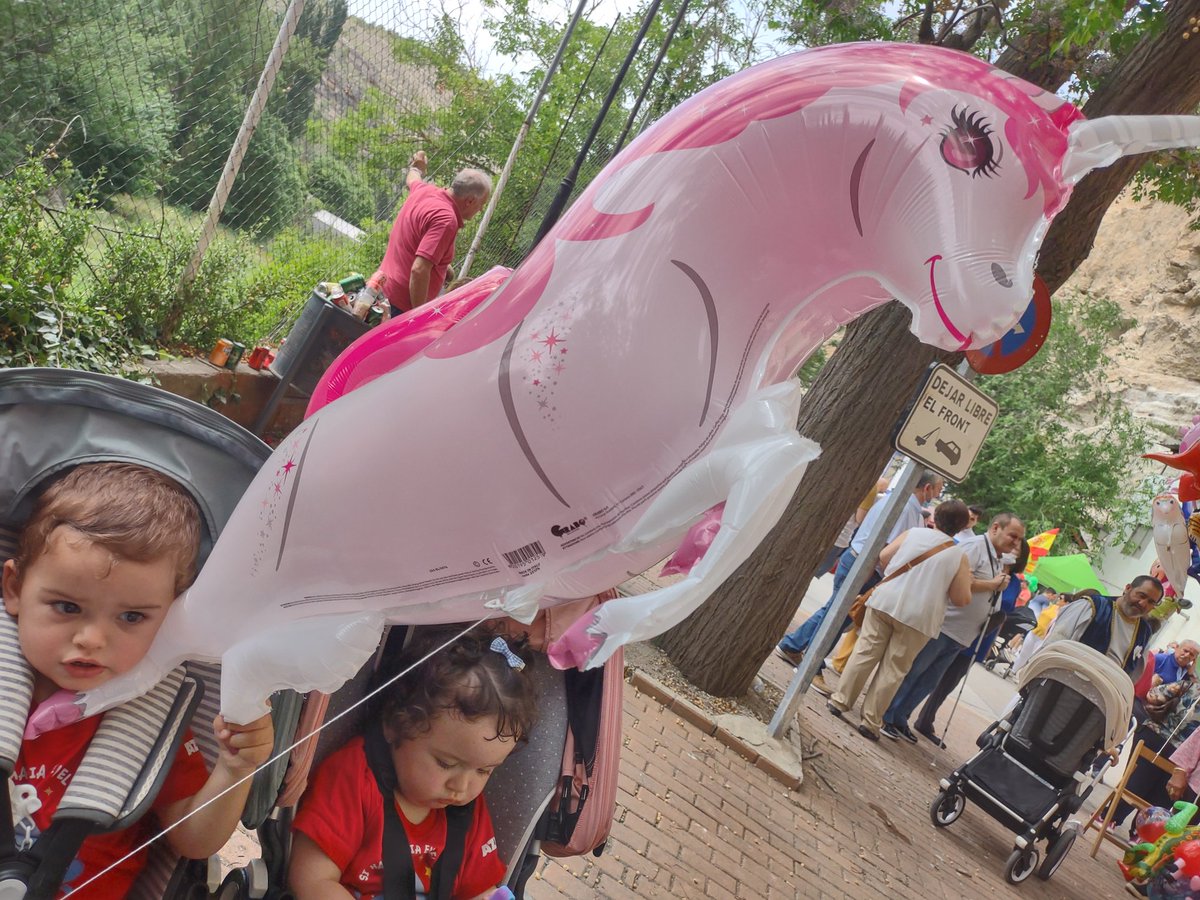 Mi hijo manejando su primer unicornio...