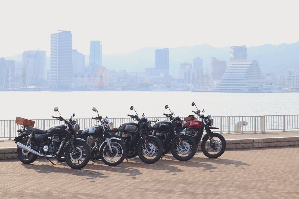 BONNEVILLE_t120's tweet photo. 本日関東ではDGRというチャリティーイベントがあるという事で、関西住みの自分達はイベントに参加出来ないので個人的に都市部を走ってきました🏍✨

あべのハルカス・てんしば・HEP
日本橋・なんば・異人館

#GentlemansRide
#DGR2022
#TriumphDGR
#Triumph
#バイク好きと繋がりたい https://t.co/uc25nTnlWf