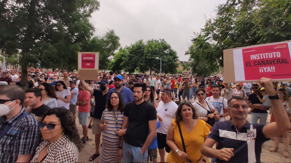 valdeazogues's tweet photo. Los vecinos y vecinas del #ElCañaveral demostrando que no van a renunciar nunca a unos  #ServiciosPúblicos de calidad.
♦️ Gracias a las asociaciones @avcanaveral y @AVJxElCanaveral por su madurez, organizarnos y defender ante la administración, las  necesidades del barrio. https://t.co/psqvFONXAB