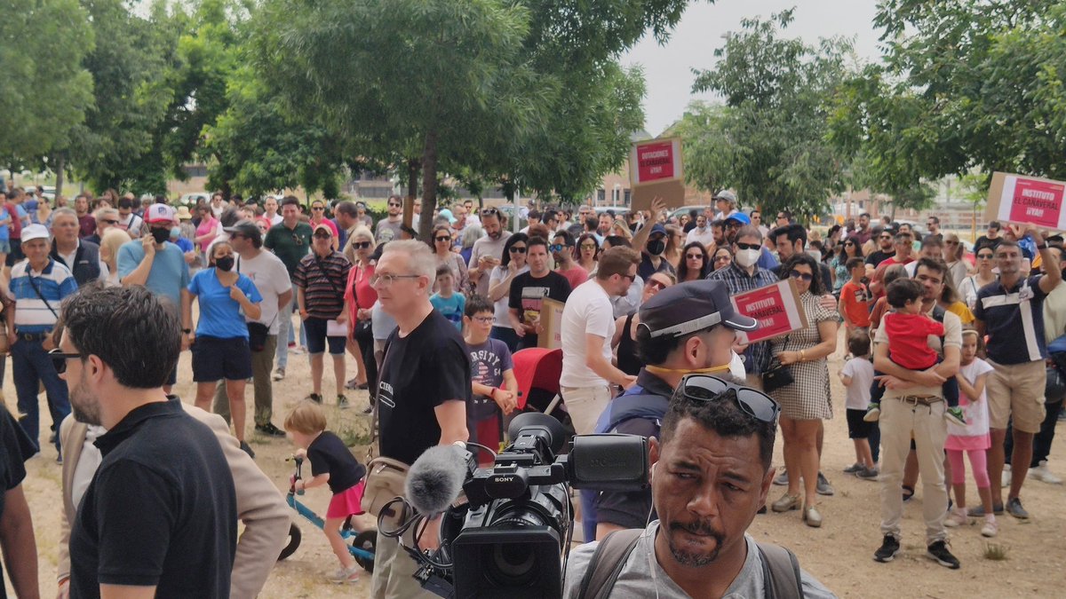 valdeazogues's tweet photo. Los vecinos y vecinas del #ElCañaveral demostrando que no van a renunciar nunca a unos  #ServiciosPúblicos de calidad.
♦️ Gracias a las asociaciones @avcanaveral y @AVJxElCanaveral por su madurez, organizarnos y defender ante la administración, las  necesidades del barrio. https://t.co/psqvFONXAB