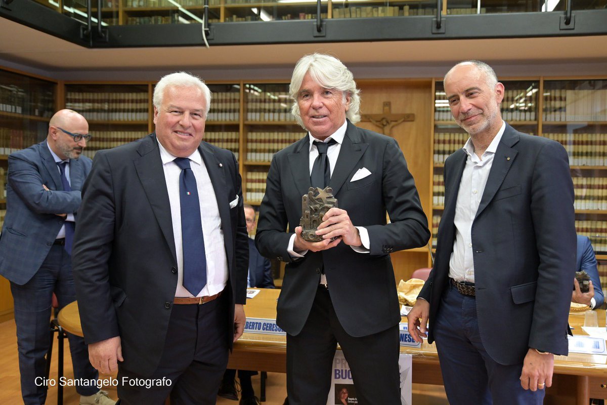 Buone Notizie, a #caserta il Premio al direttore del Corriere dello Sport Ivan Zazzaroni 👉 il video / iscriviti al canale youtube e lascia un like #lenotizieinpositivo di Ondawebtv
ondawebtv.it/buone-notizie-…...