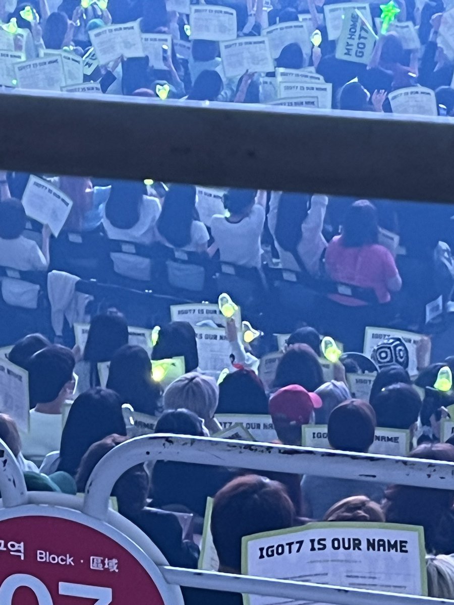 lullabeaxst's tweet photo. Artist (idol/actor) yang dateng ke fancon GOT7 hari ini

1. Jake and Sunghoon Enhypen https://t.co/bZlXwWzMYG