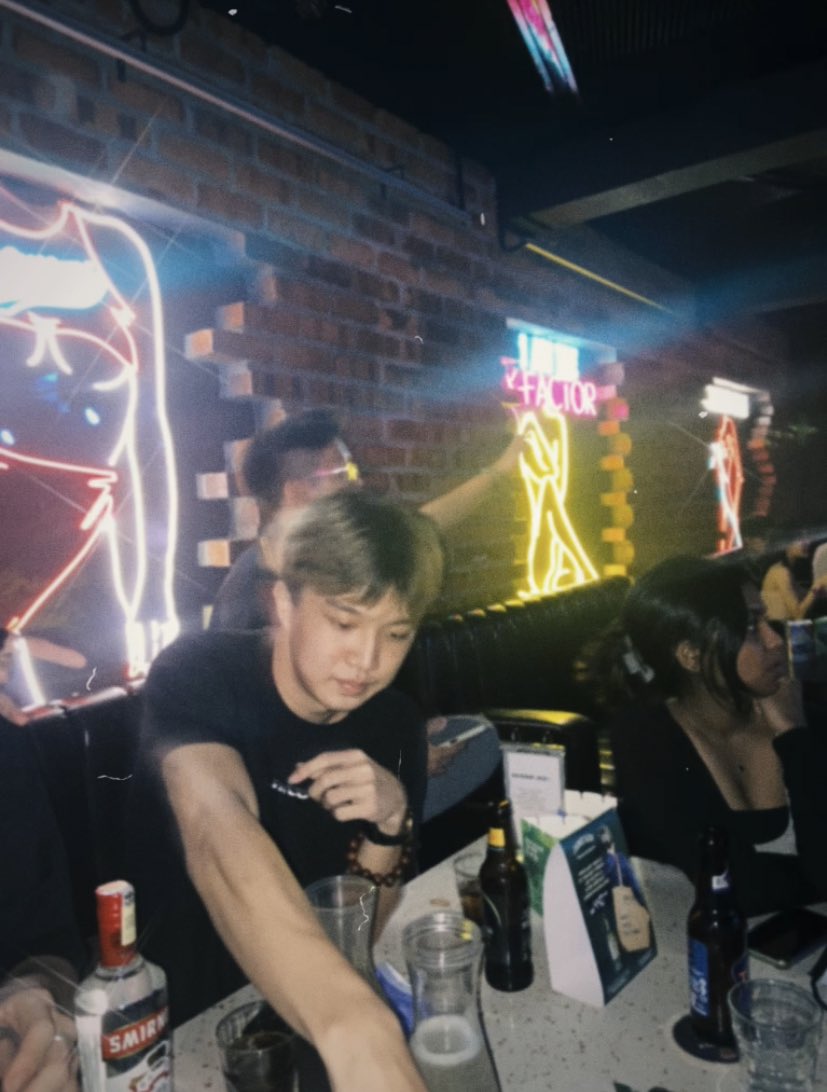 arjayy_07's tweet photo. fun people🥃 https://t.co/fa22UqueDX