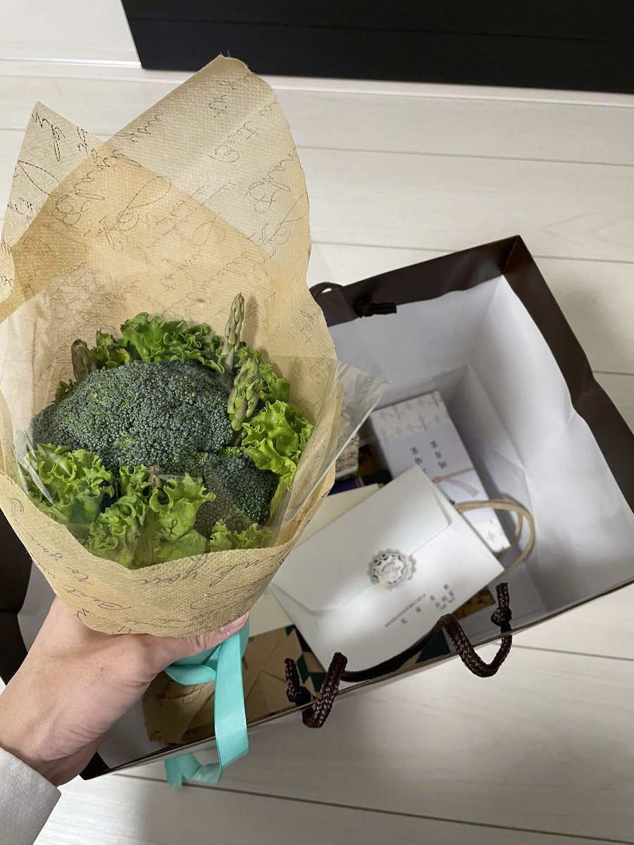 結婚おめでとう
新郎も新婦も仲良いだけに、すごく泣いた
ブーケトスも一緒に☺️
末永くお幸せに