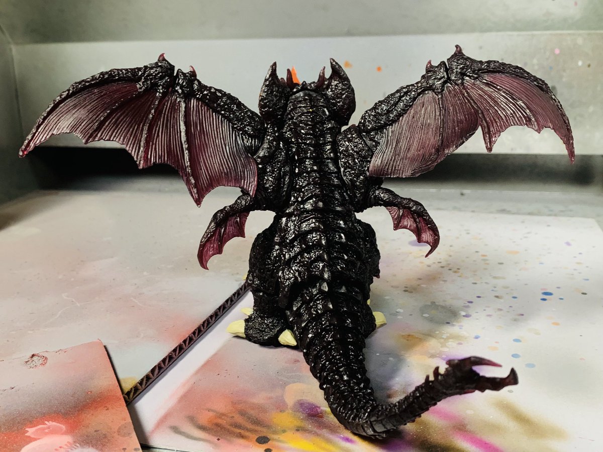 HGX ゴジラ壱 一応デストロイアのリペイント前と後です。 かなりの大