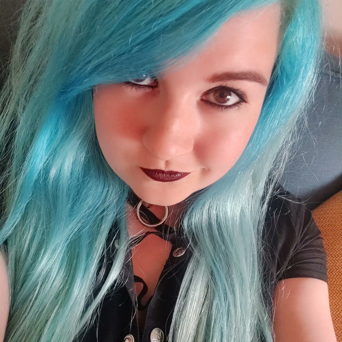 PocketNerd's tweet photo. Who else is off to see My Chemical Romance today 🖤🖤🖤 can't wait! Elder emos, unite!!

#elderemo #MCR #mychemicalromance #mychem #emo https://t.co/hPKXRBGltg