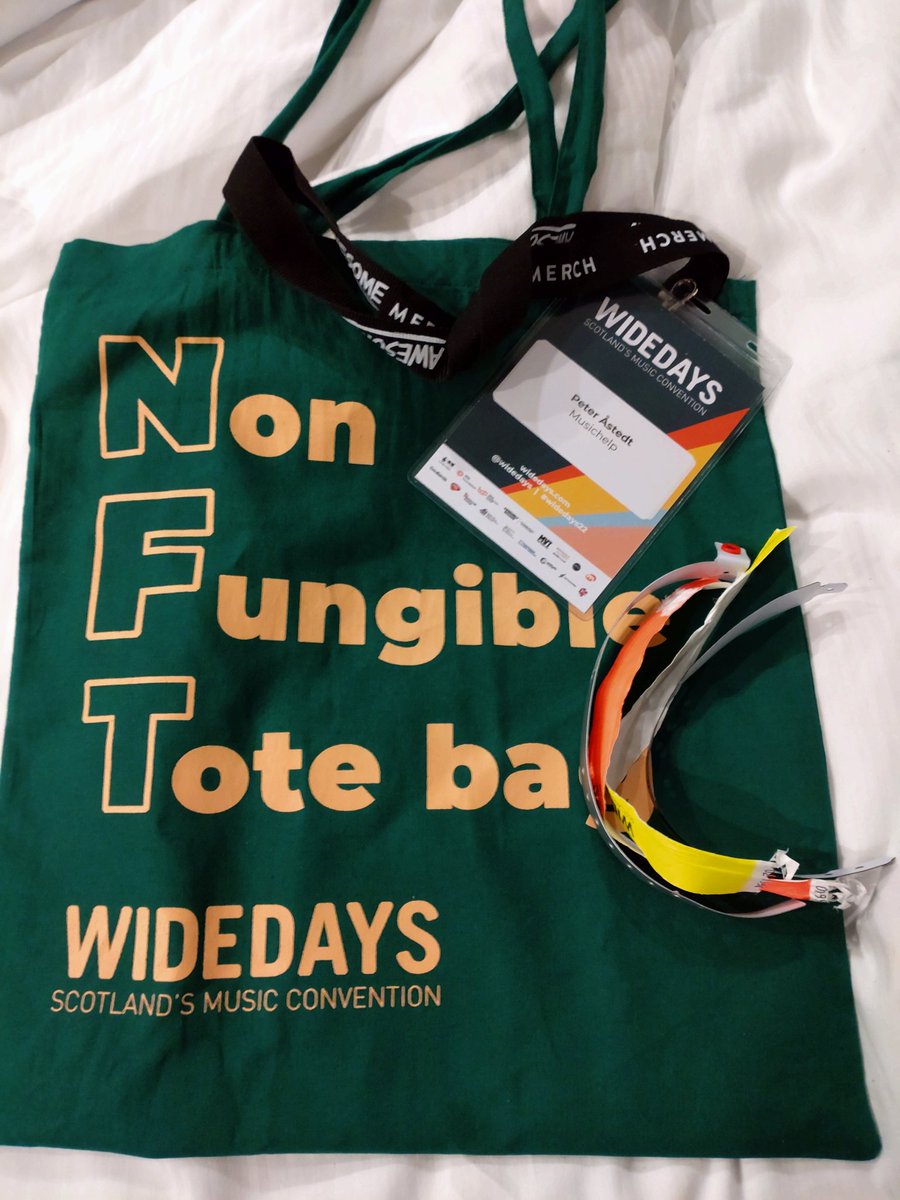 PeterAstedt's tweet photo. Thank you Widedays team for a great time in Edinburgh. And remember kids, the one with most wristbands and badges win. #widedays https://t.co/zQpchg9BYw