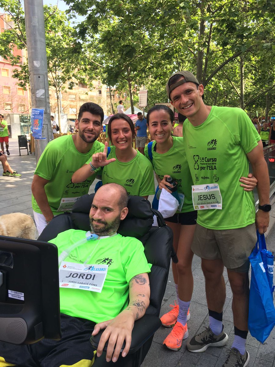 pons_sabate's tweet photo. Con los hijos de mi amigo y putón verbenero Juan Carlos Unzué. ♥️💪

Míster, levántate ya, vago! https://t.co/vBEN0LIXay