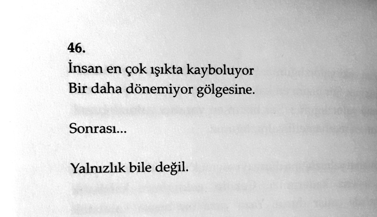 nelergorecegiz's tweet photo. "İnsan en çok ışıkta kayboluyor 
 Bir daha dönemiyor gölgesine."

 Şükrü Erbaş https://t.co/gpZRlImPFZ