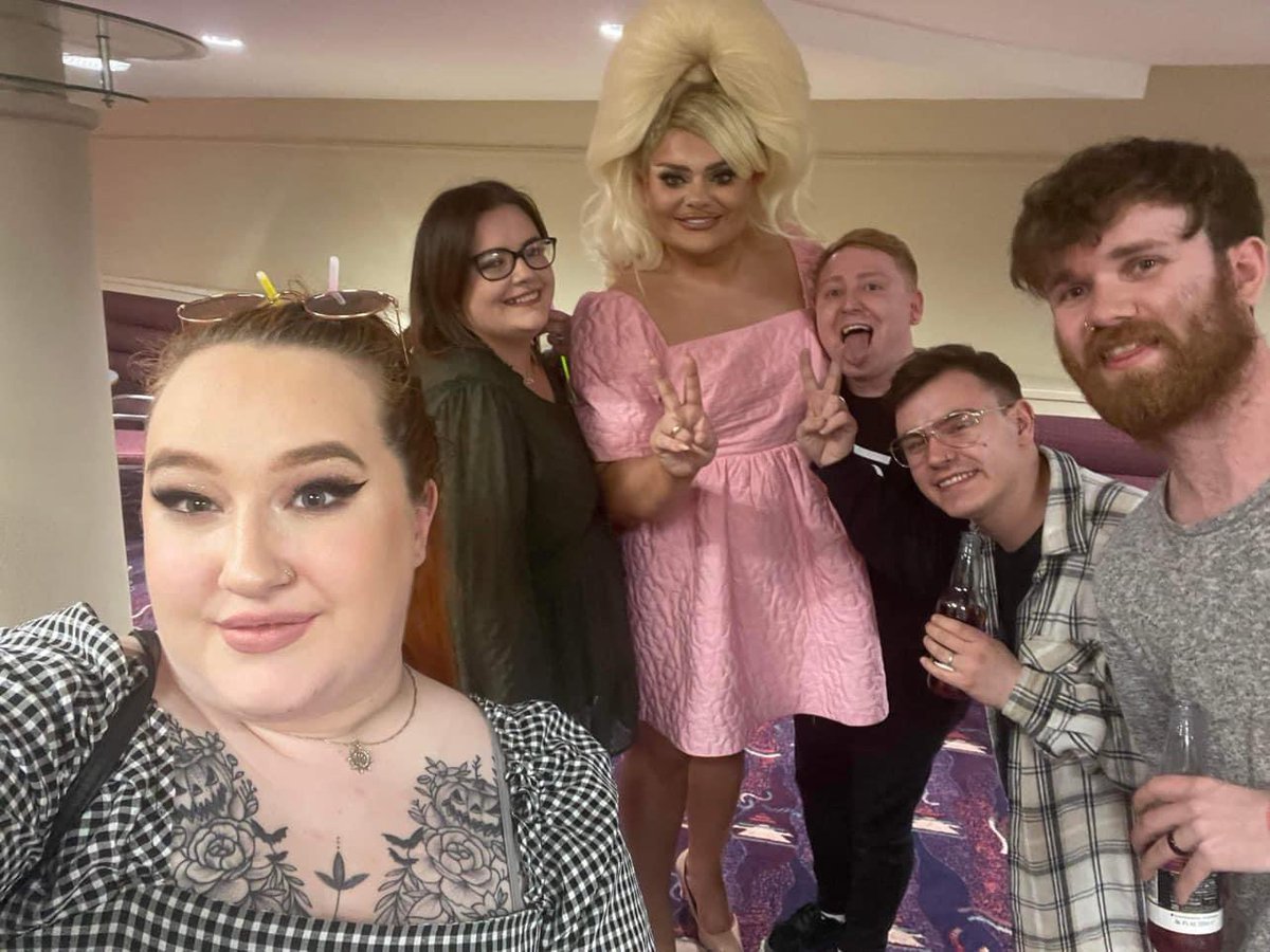 CurtisRookes's tweet photo. Friday night was a scream! Absolutely pleasure meeting my favourite queen @kittyscottclaus - you where amazing #badabingo 🤩🕺🏻 https://t.co/VjsPVYtFxS