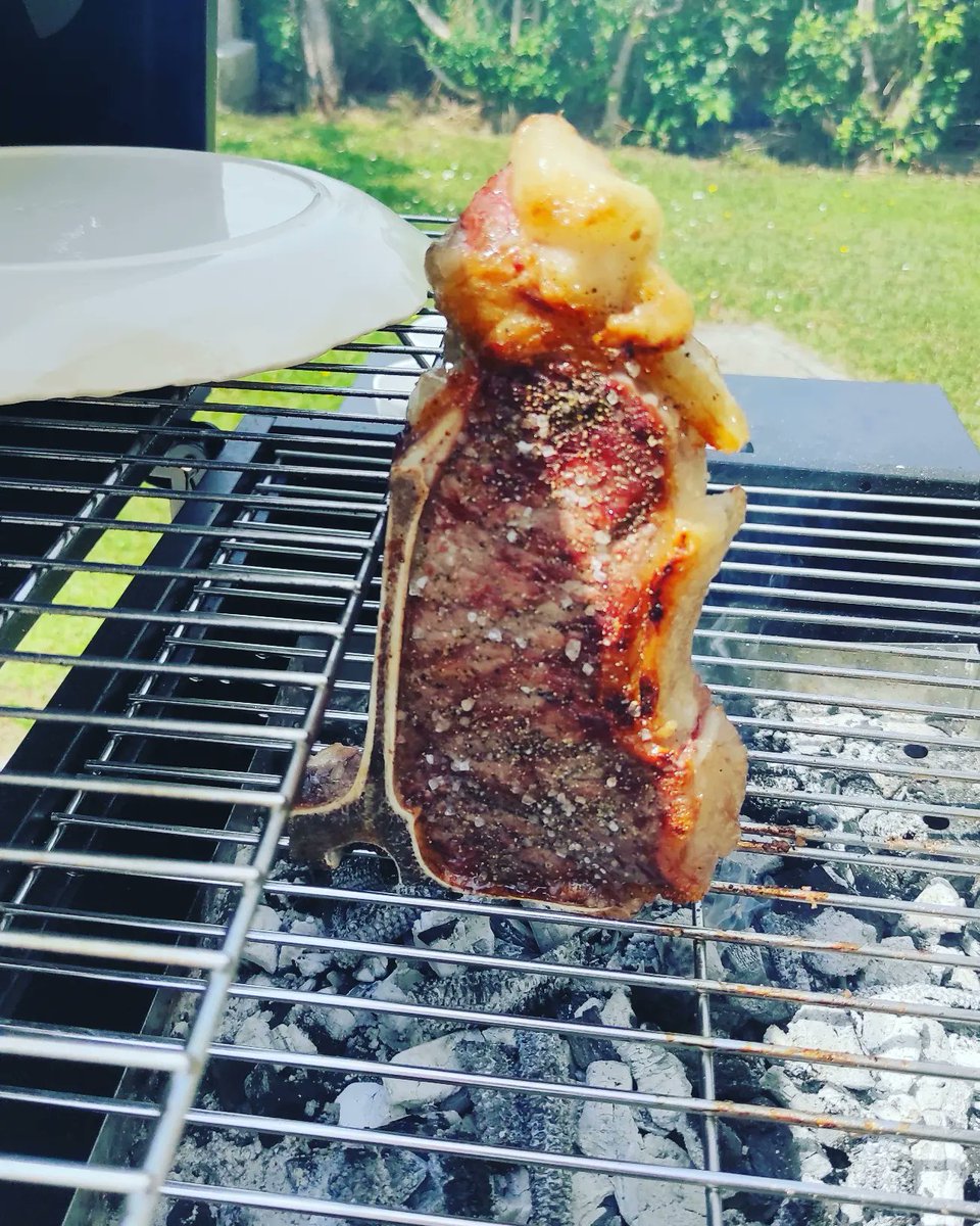 bastardo42's tweet photo. #costata e #pinotnoir https://t.co/TOeNvs1MxM