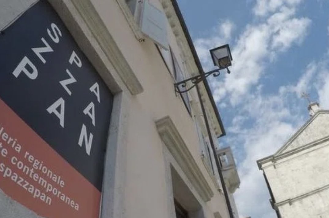 Allo stand <a href="/regioneFVGit/">Regione FVG</a> del <a href="/SalonedelLibro/">Salone Libro Torino</a> con @MartinaCorgnati e #RobertoMichelli <a href="/ErpacFvg/">@ErpacFvg</a> a raccontare il gradiscano-torinese #LuigiSpazzapan e per ringraziare  Martina❤️che ha dotato #GalleriaSpazzapan di 5 capolavori della collezione #MilvaBiolcati ❤️
#CulturaSportFVG